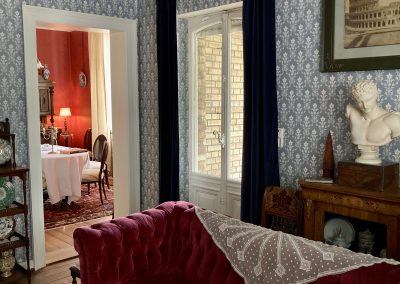 Villa Hartmann historisches B&B in der Urlaubsregion Rheinhessen/Nahe - der große Salon bei Tag