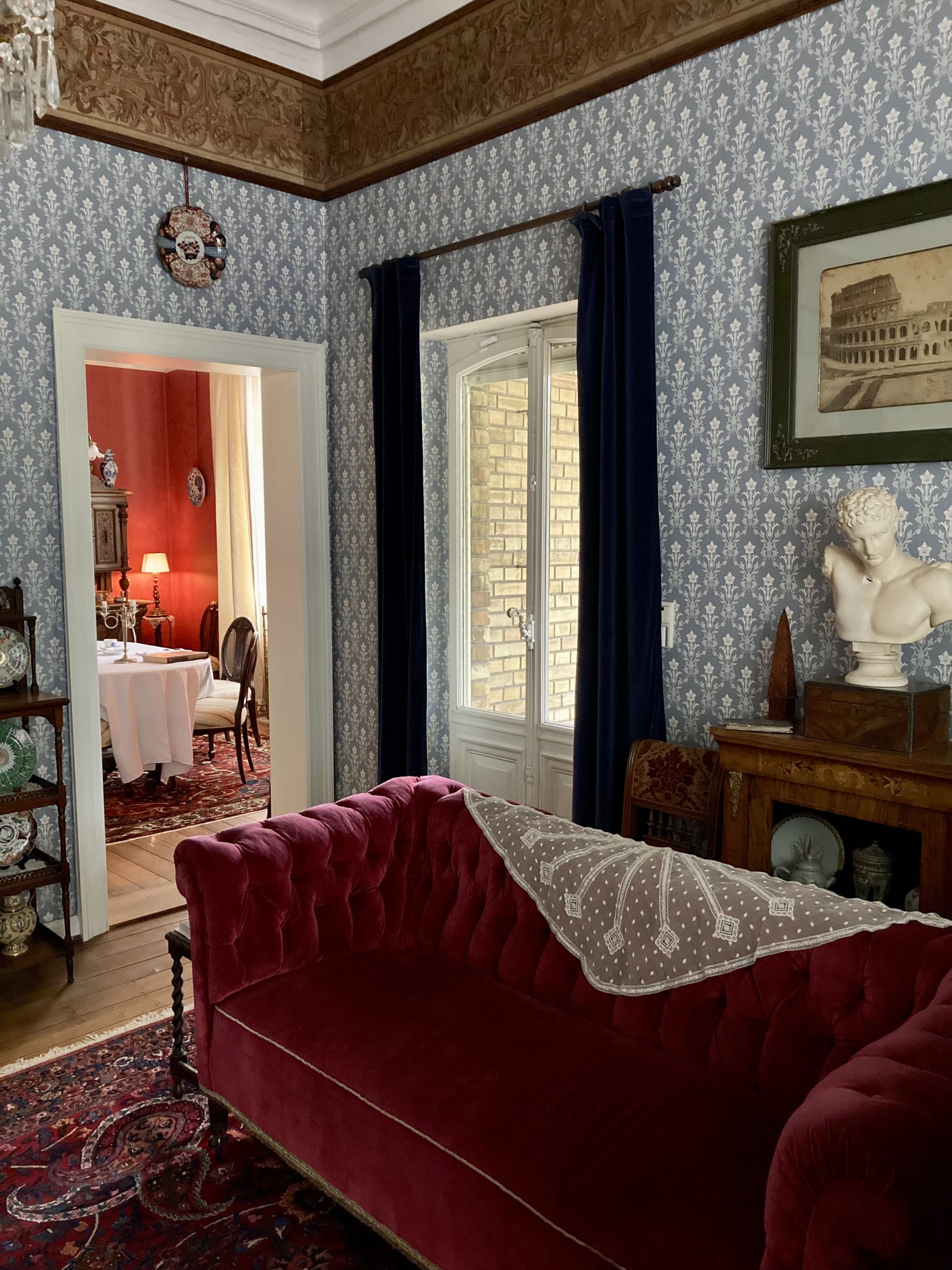 Villa Hartmann historisches B&B in der Urlaubsregion Rheinhessen/Nahe - der große Salon bei Tag