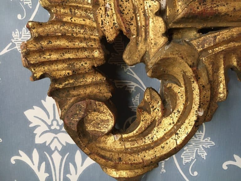 Villa Hartmann historisches B&B in der Urlaubsregion Rheinhessen/Nahe - Detail vergoldeter Spiegel auf Leimdrucktapete