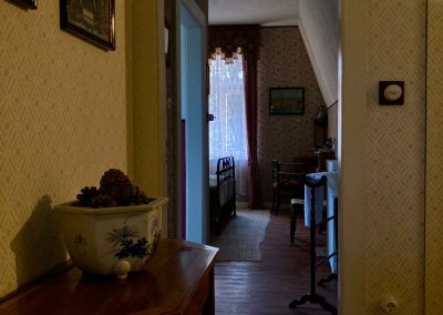 Villa Hartmann historisches B&B in der Urlaubsregion Rheinhessen/Nahe - Bilck in eines der Gästezimmer im ersten Stock