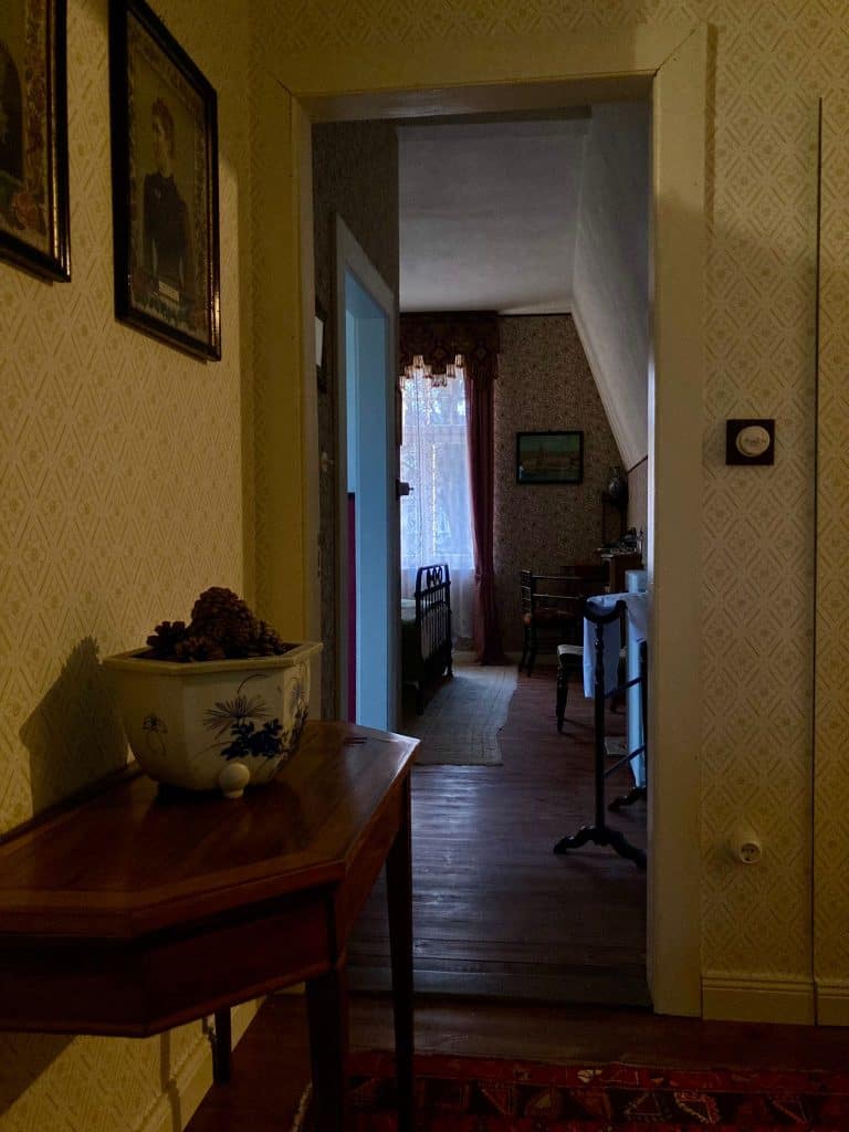 Villa Hartmann historisches B&B in der Urlaubsregion Rheinhessen/Nahe - Blick in eines der Gästezimmer im ersten Stock
