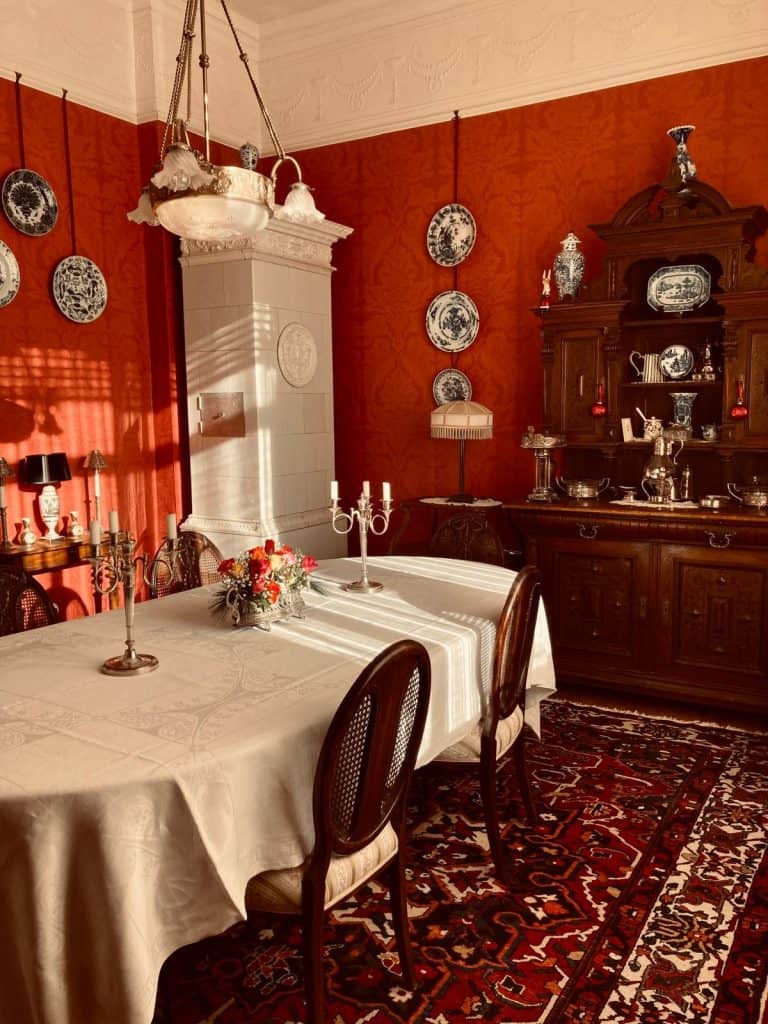 Villa Hartmann historisches B&B in der Urlaubsregion Rheinhessen/Nahe - Blick ins Esszimmer